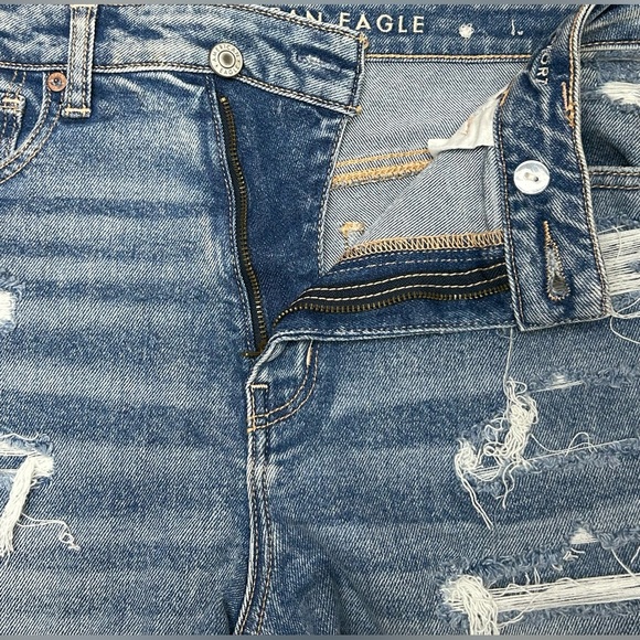 American Eagle High Rise Mom Shorts Distressed Cuffed Denim Vintage Wash Size 10 - Picture 4 of 9